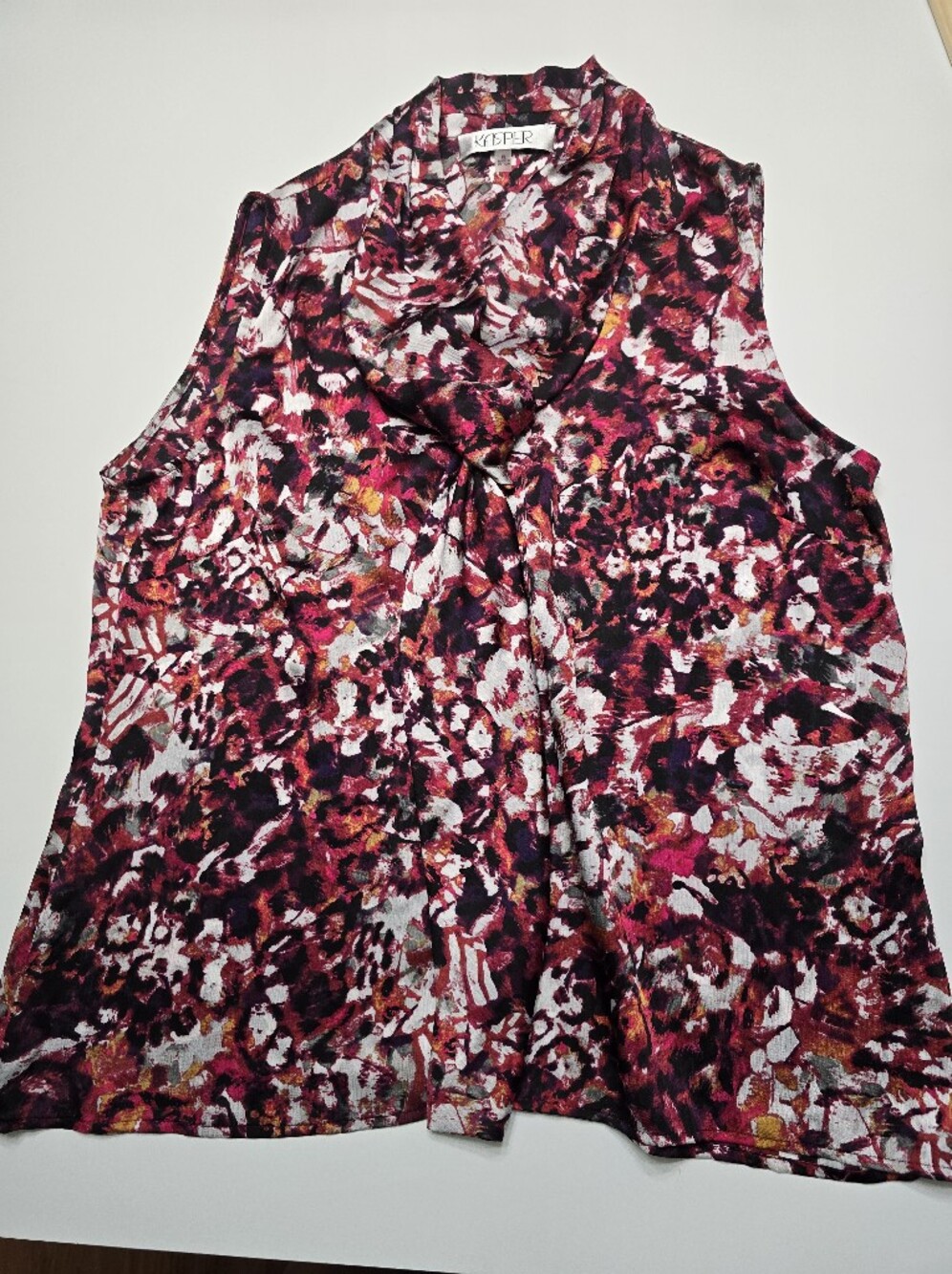 Kaaper Sleeveless V-Neck Floral Print Top in Berry Large Petite